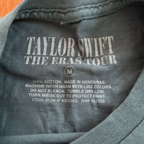 Taylor Swift The Eras Tour Official Merch T-Shirt Size Medium - Picture 3 of 7